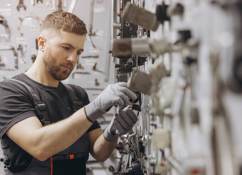 Digital Transformation in Dental Equipment Manufacturing: The Power of Field Service Management